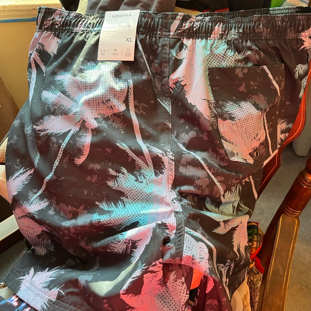 Men’s swim trunks xl brand new